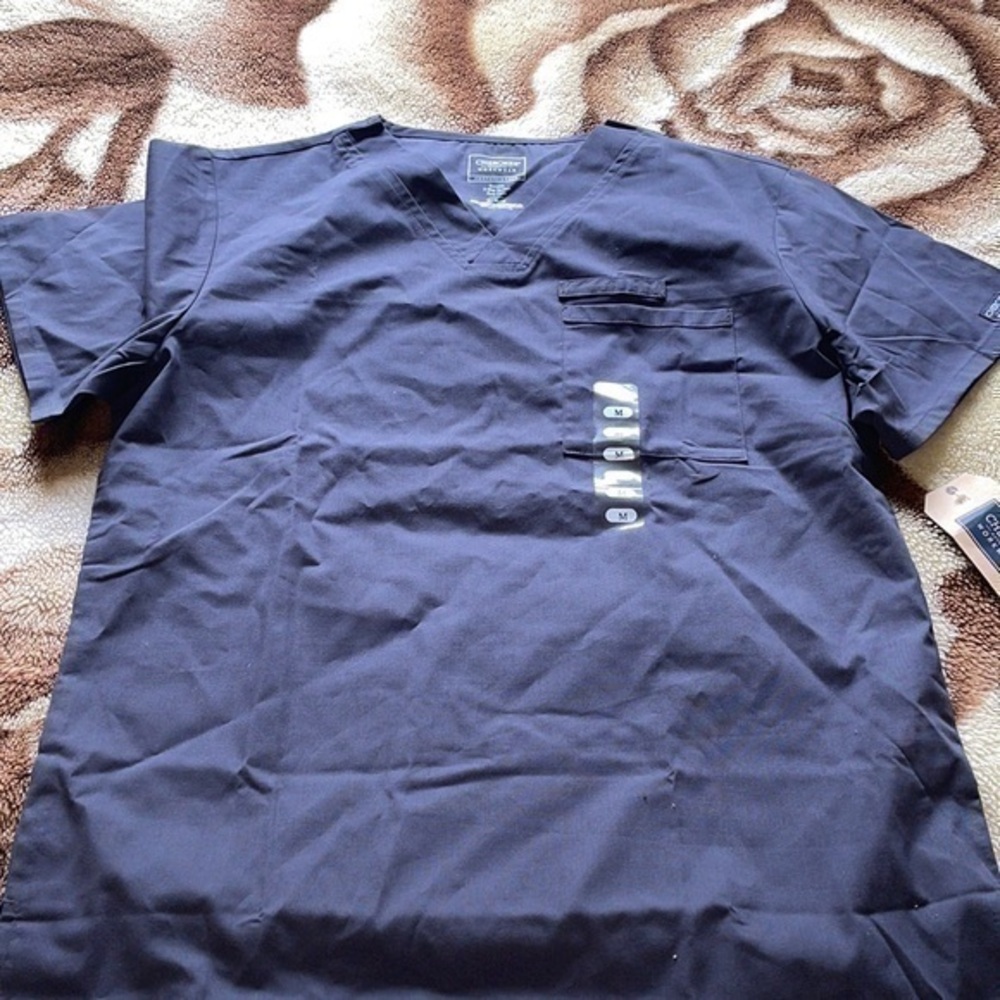 Cherokee men’s gray scrub top
